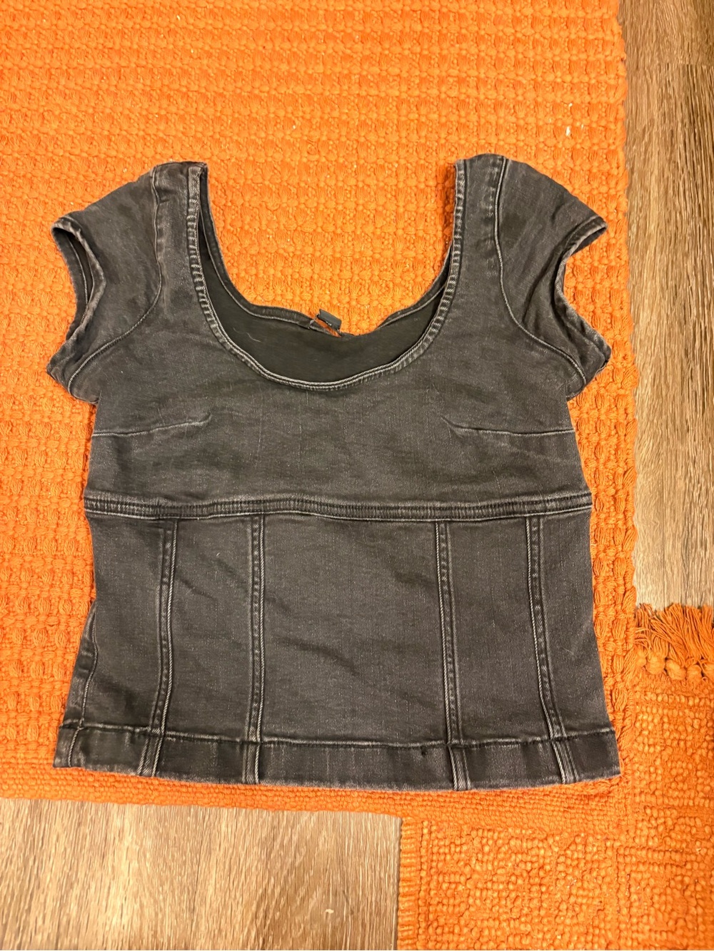 Women’s Black Short Sleeve Scoop Neck Top